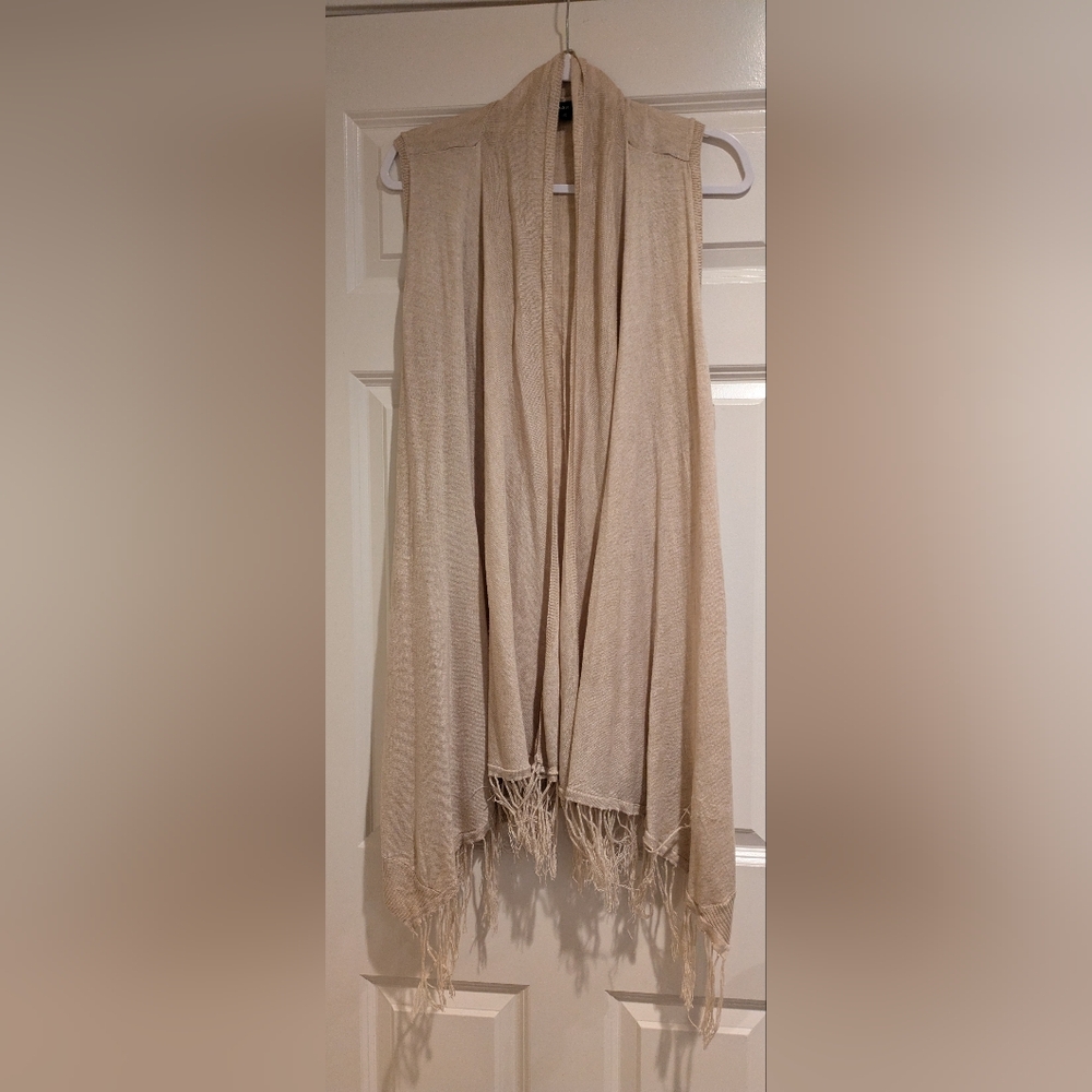 ❤️‍🩹 Sleeveless Torrid 2 beige knit fringe cardigan